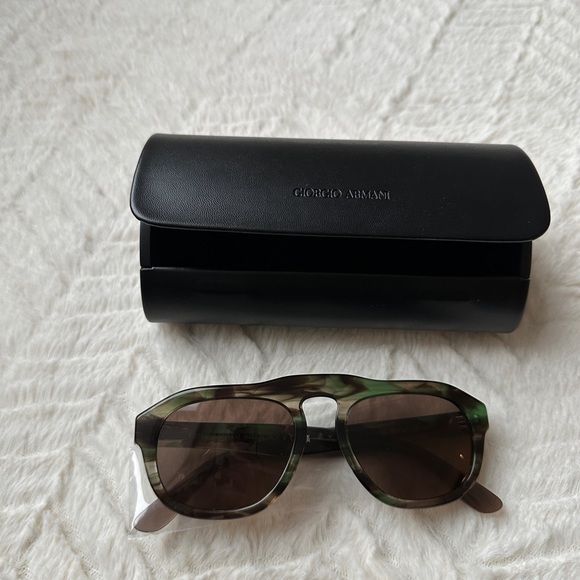 Giorgio Armani Men’s irregular-shaped sunglasses - Picture 5 of 15